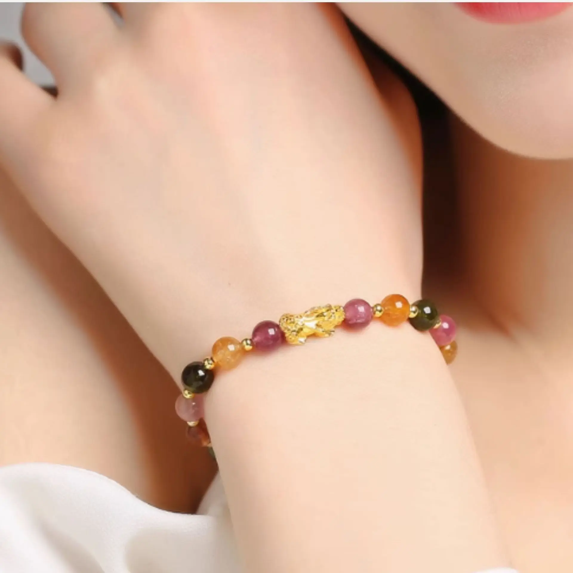 Vòng tay đá phong thủy đeo tay nào Vòng tay đá phong thủy đeo tay nào