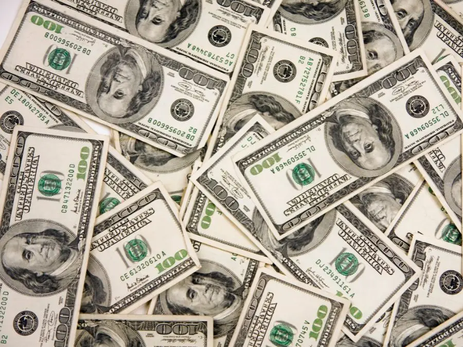 Trả lời Nên tích trữ Vàng hay USD 2025