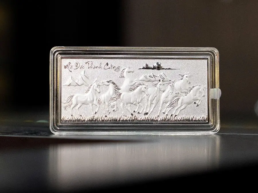 Sử dụng vật phẩm phong thủy Bạc/Vàng từ Ancarat là cách hóa giải vận hạn hiệu quả cho những tuổi kỵ năm 2026