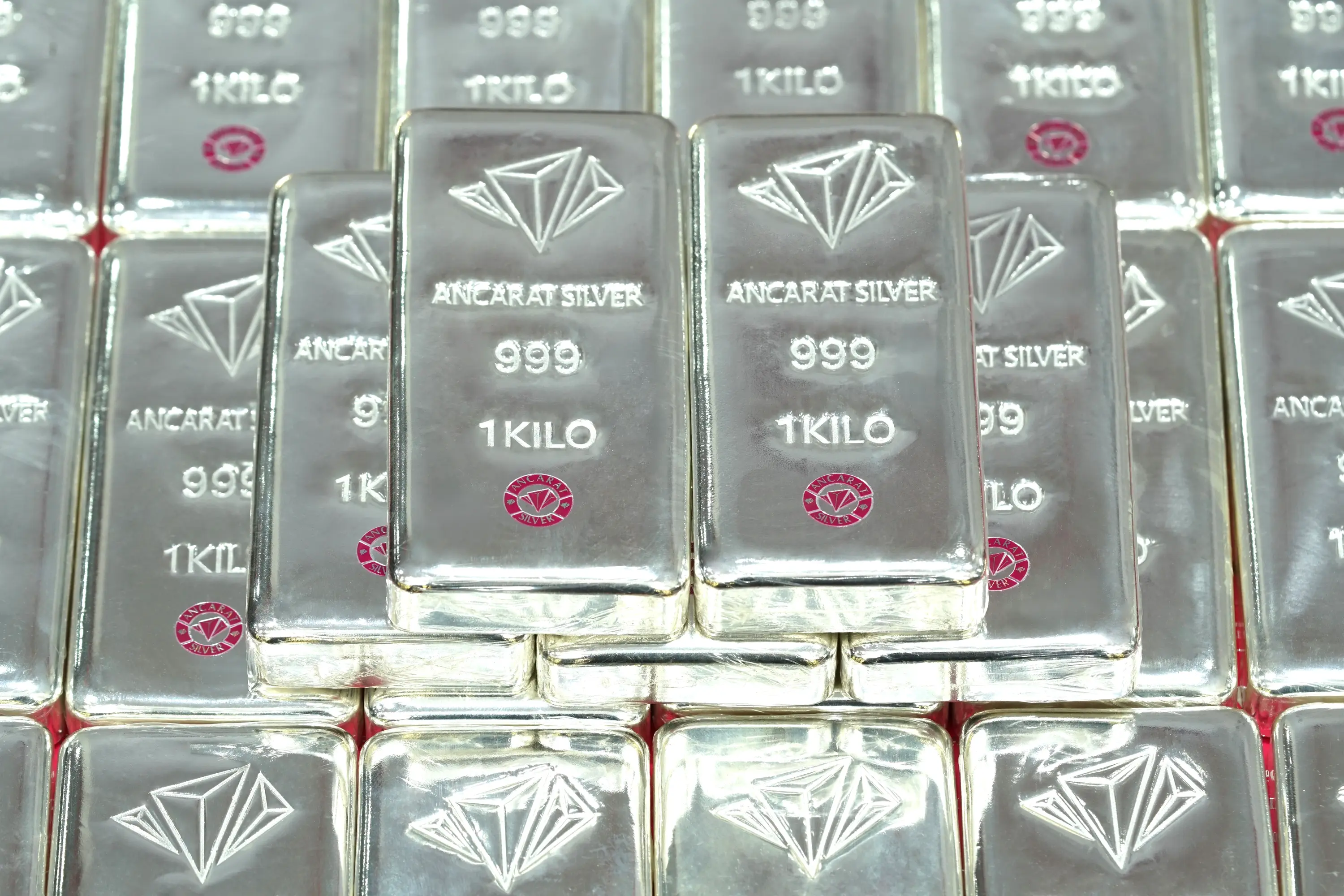 Bảng giá bạc Ancarat cập nhật sáng 17/01: Bạc miếng Ngân Long Quảng Tiến và bạc thỏi 999 đồng loạt điều chỉnh giảm ~1,6%, tạo điểm mua hấp dẫn. Bảng giá bạc Ancarat cập nhật sáng 17/01: Bạc miếng Ngân Long Quảng Tiến và bạc thỏi 999 đồng loạt điều chỉnh giảm ~1,6%, tạo điểm mua hấp dẫn.