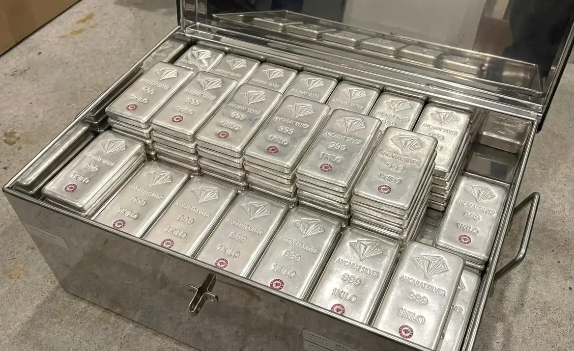 Bạc miếng 1 lượng Ngân Long Quảng Tiến tăng mạnh gần 4% chỉ sau 24 giờ, niêm yết bán ra ở mức 4.571.000 VNĐ. Bạc miếng 1 lượng Ngân Long Quảng Tiến tăng mạnh gần 4% chỉ sau 24 giờ, niêm yết bán ra ở mức 4.571.000 VNĐ.