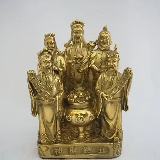 Bức tượng đồng khắc họa Ngũ Lộ Tài Thần, minh chứng cho hệ thống thờ tự phức tạp gồm 5 vị Thần Tài trong tín ngưỡng Trung Hoa và Đạo giáo, khác biệt với văn hóa Việt Nam. Bức tượng đồng khắc họa Ngũ Lộ Tài Thần, minh chứng cho hệ thống thờ tự phức tạp gồm 5 vị Thần Tài trong tín ngưỡng Trung Hoa và Đạo giáo, khác biệt với văn hóa Việt Nam.