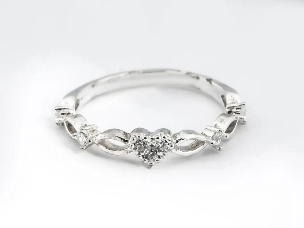 Bạc 950 thường được sử dụng tron việc chế tác trang sức cao cấp Giải đáp bạc 950 là gì