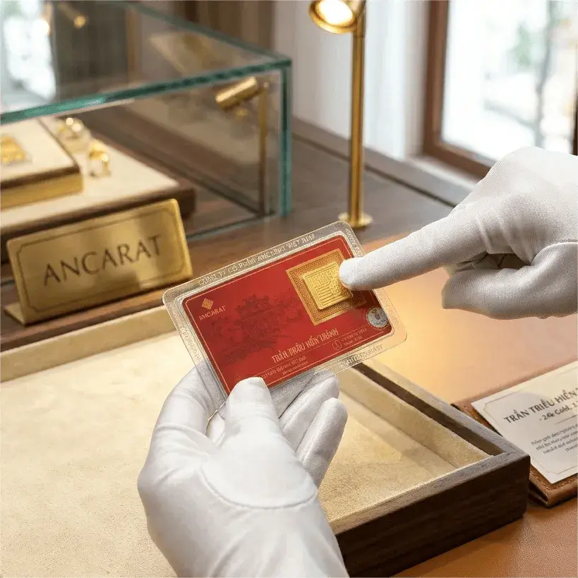 Vỉ vàng Trần Triều Hiển Thánh 24k từ Ancarat – biểu tượng của sự bảo hộ và uy quyền, lựa chọn số 1 để tặng gì cho sếp để cầu tài lộc thăng tiến. Vỉ vàng Trần Triều Hiển Thánh 24k từ Ancarat – biểu tượng của sự bảo hộ và uy quyền, lựa chọn số 1 để tặng gì cho sếp để cầu tài lộc thăng tiến.