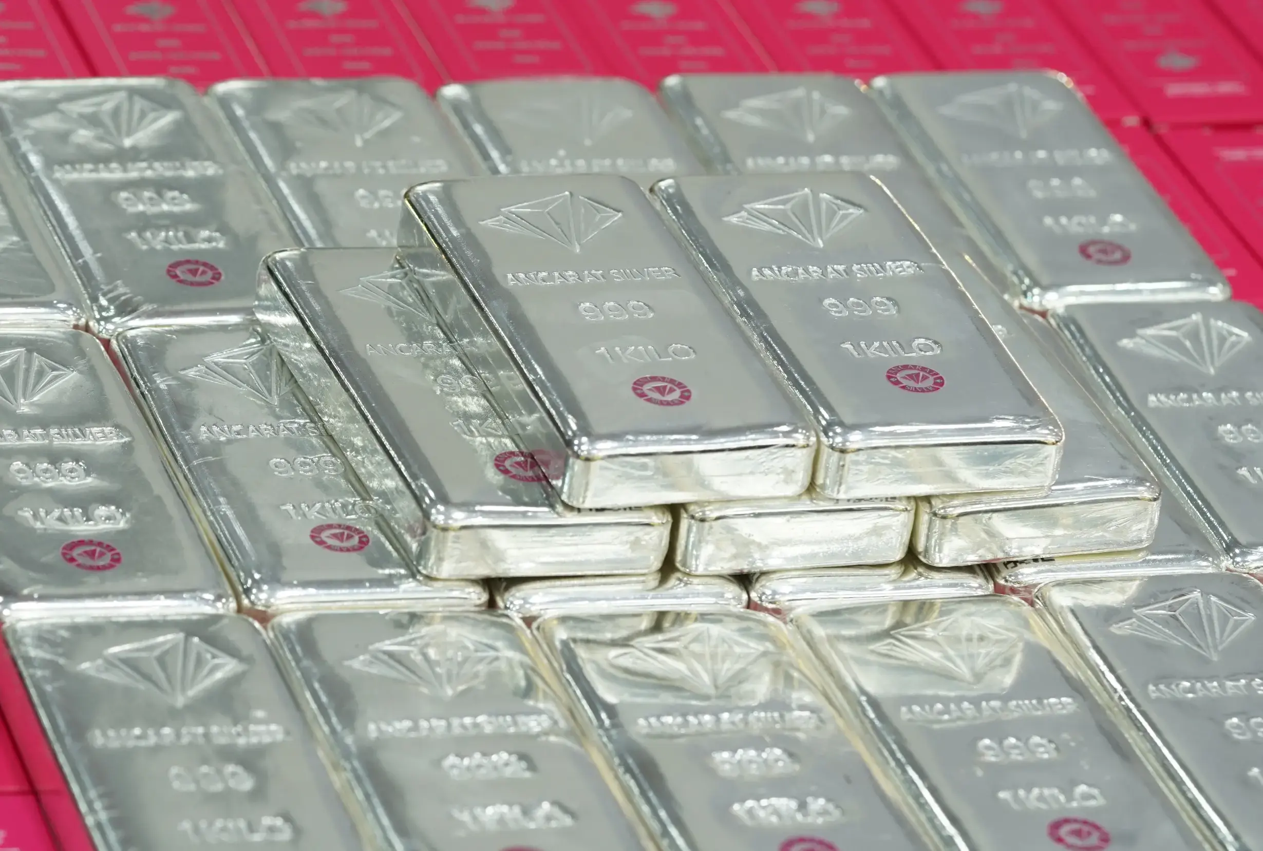 Ancarat Silver định nghĩa lại cách tích trữ kim loại quý: Số hóa tài sản thực giúp việc sở hữu bạc Ancarat trở nên linh hoạt, an toàn và minh bạch tuyệt đối.