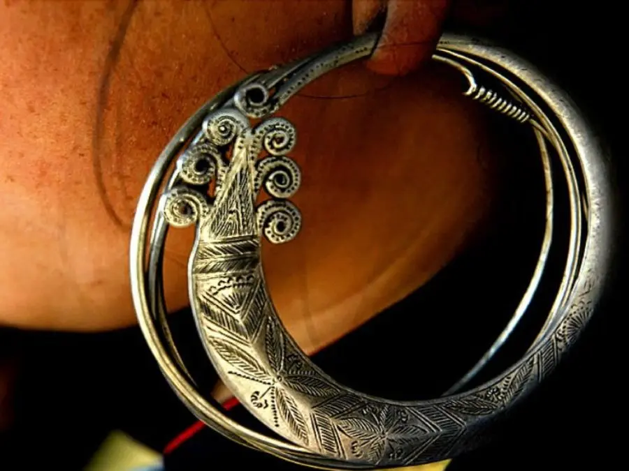 Trang sức dân tộc Mông mang vẻ đẹp mạnh mẽ