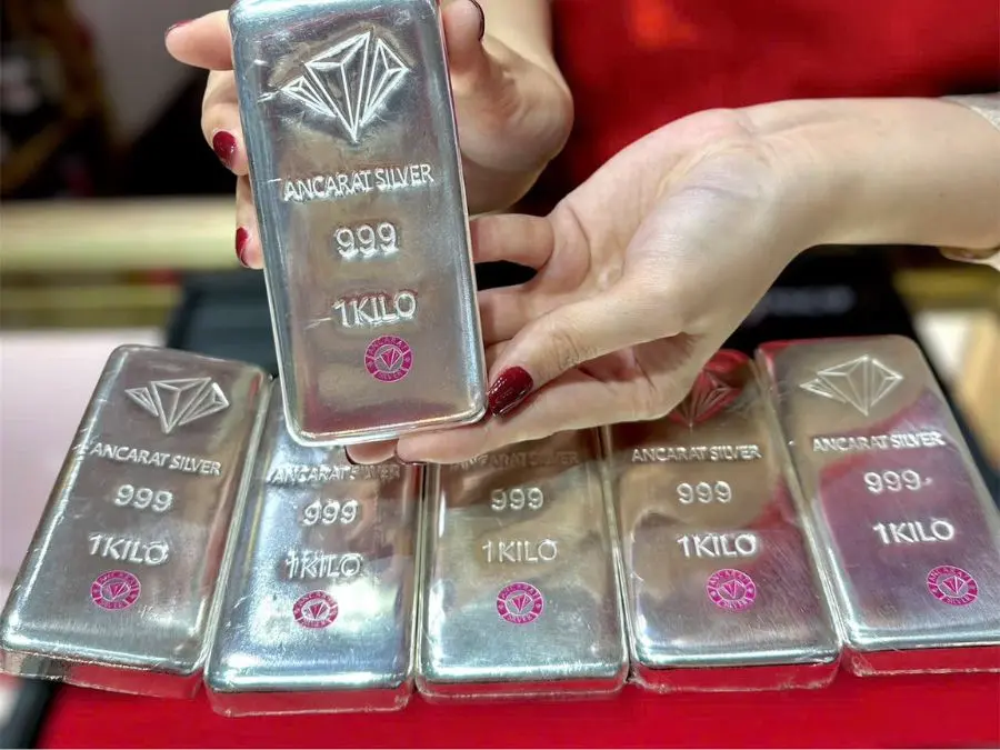 Giải đáp đeo bạc bị đen là bệnh gì