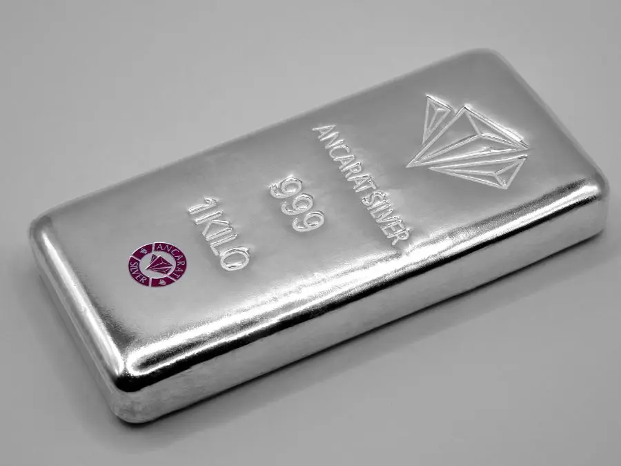 Giải đáp bạc bị đen có bán lại được không