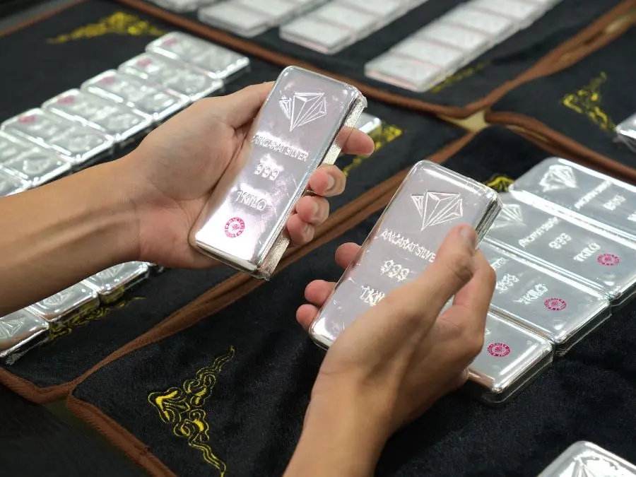 Trả lời bạch kim và bạc cái nào đắt hơn