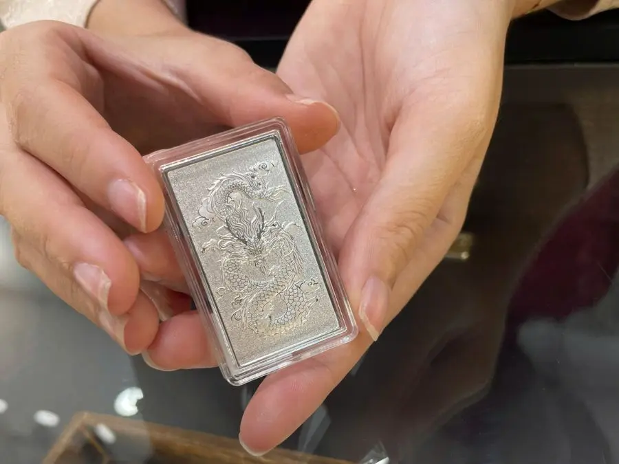 Cách phân biệt vàng trắng và bạc đơn giản