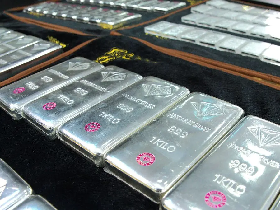 Tại sao đeo bạc bị đen và cách bảo quản