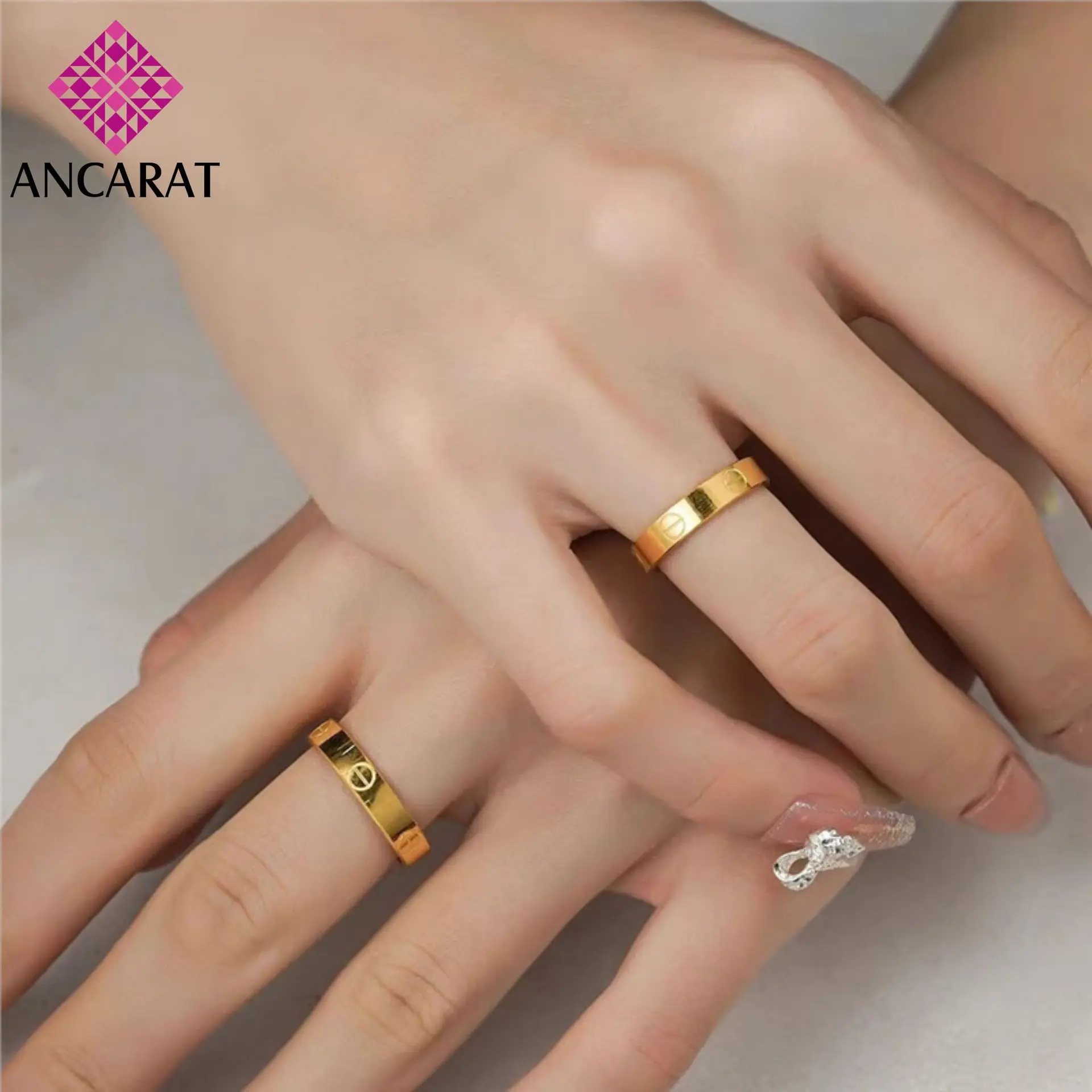 Nhẫn cầu hôn đeo ngón nào kết hợp nhẫn cưới