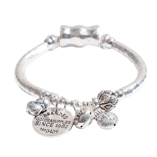 Vòng tay kiềng bạc phối charm